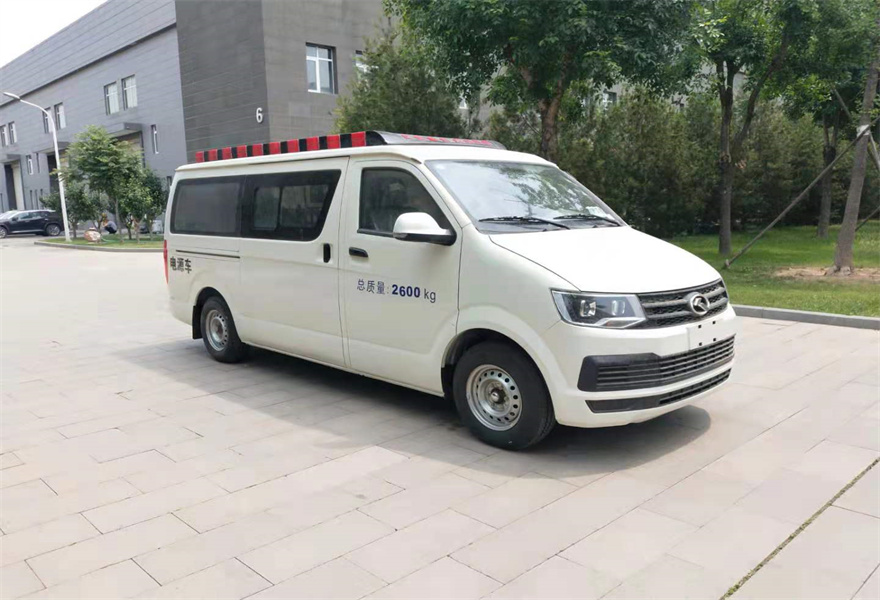 <b>金龙轻客面包式电源车30-50kw</b>