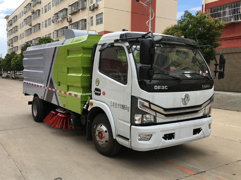 东风多利卡D7洗扫车4方水5方尘