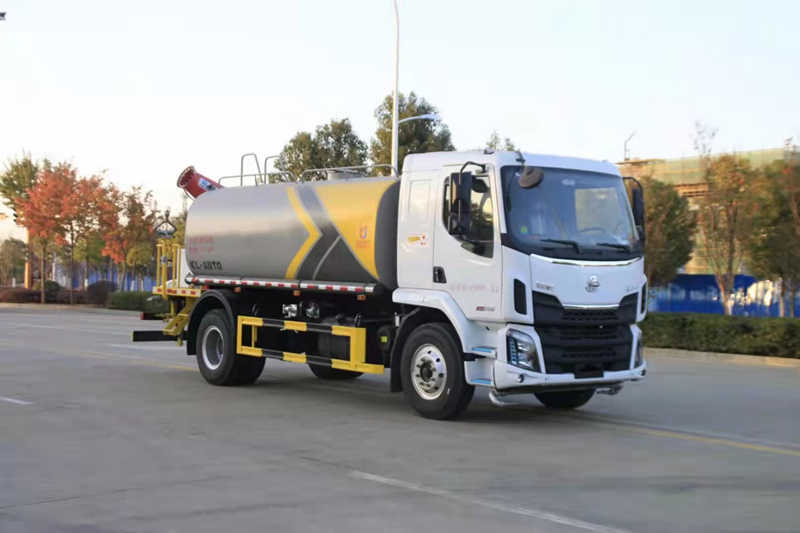 柳汽乘龙M3洒水车14.7方